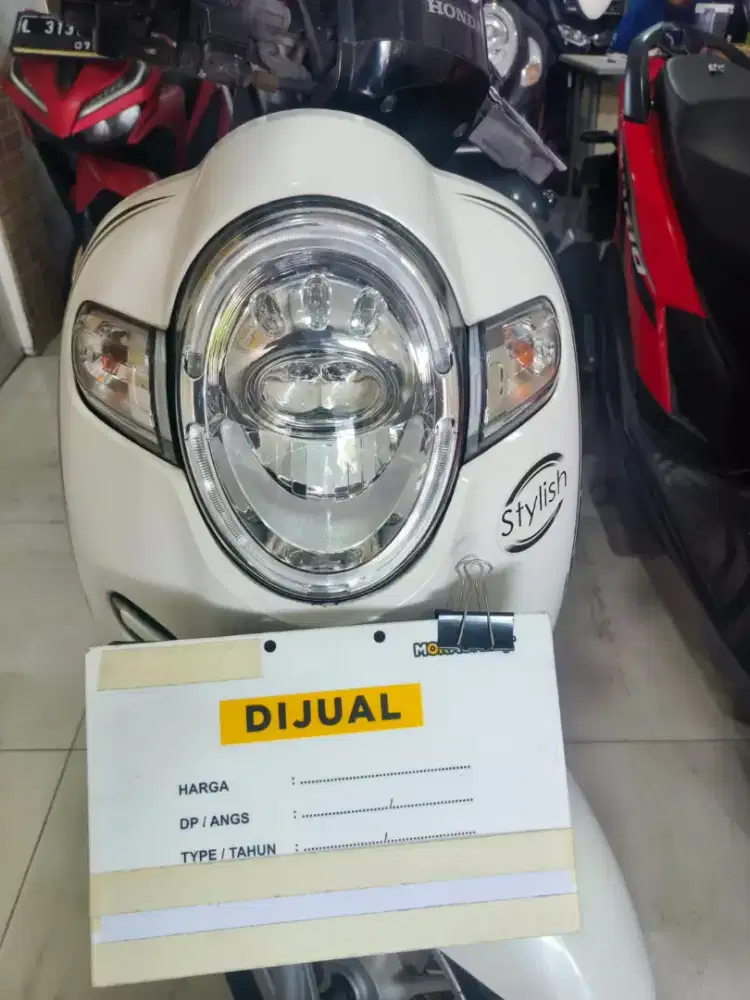 HONDA SCOOPY 2018