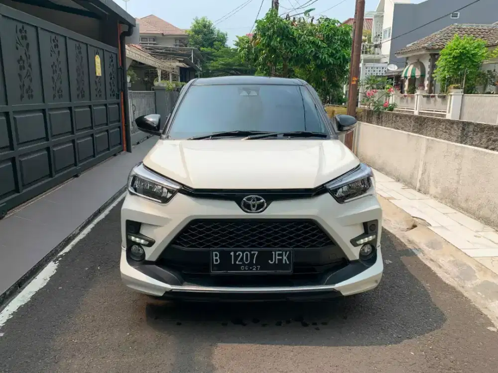 Toyota Raize GR Turbo TSS putih 2022 two tone 