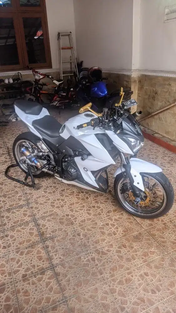 Z250 Pearl White