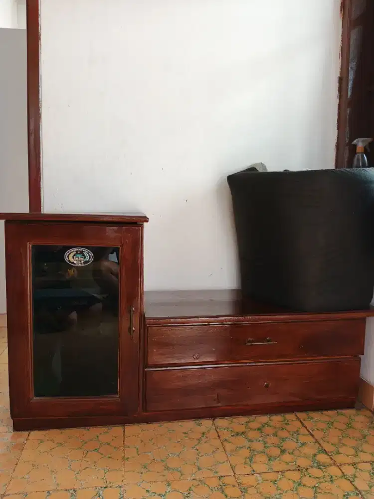 Meja tv kayu mahoni