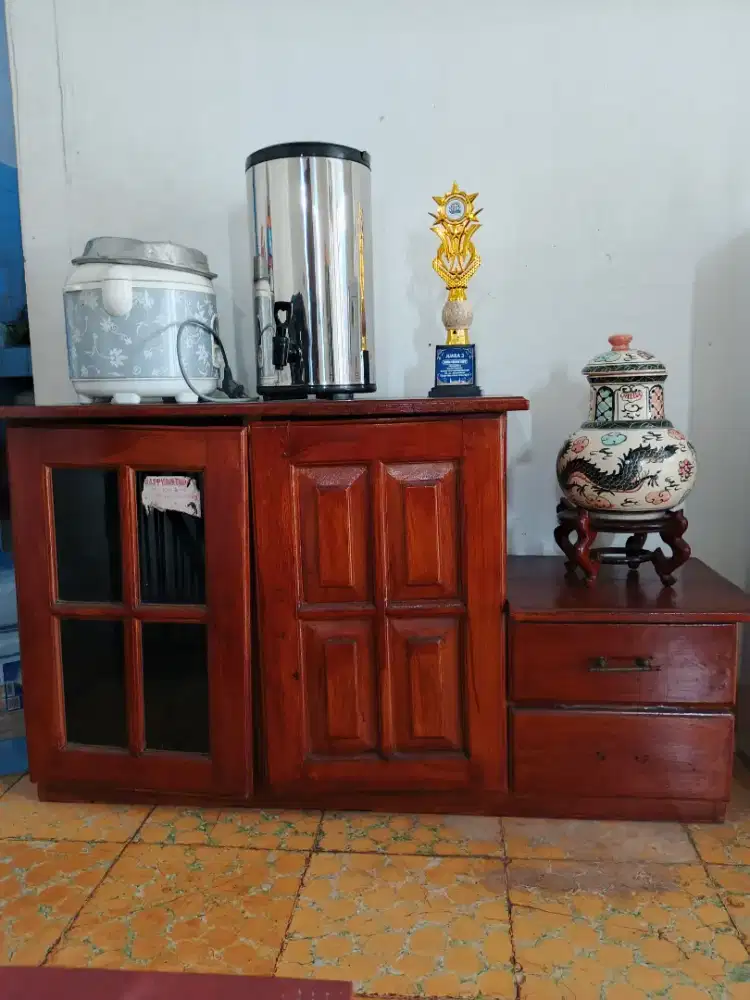 Meja tv kayu mahoni