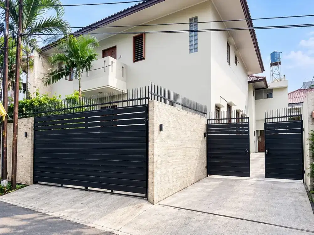 Rumah Modern cantik halaman belakang luas lokasi strategis di Cilandak Barat Jaksel 17427 GB