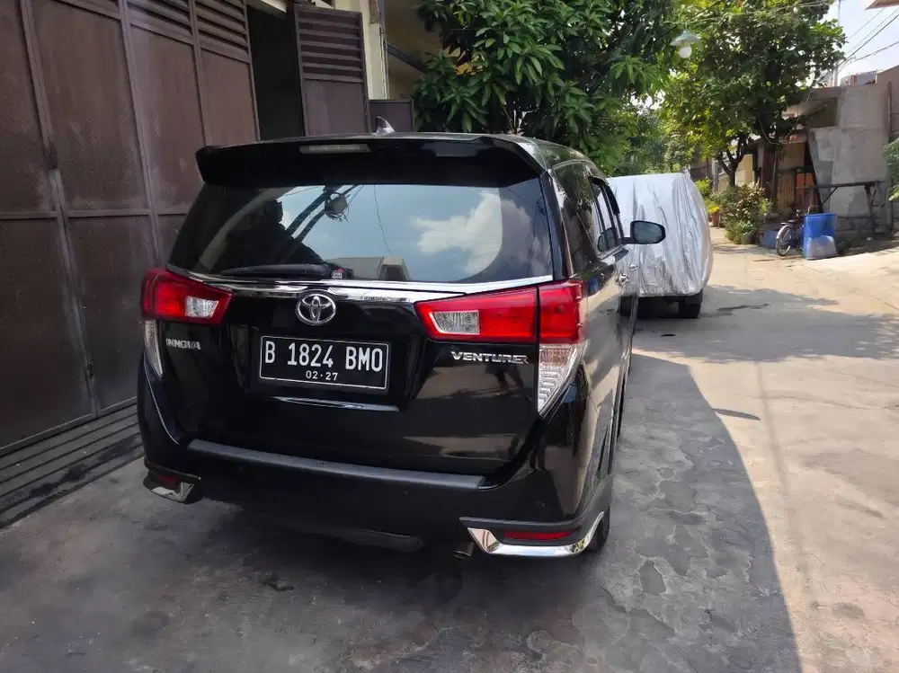 Toyota Kijang Innova Inova Venturer Matic AT Tahun 2018 Hitam , 2019