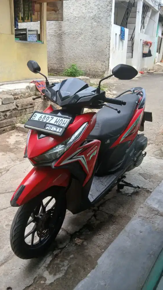 Dijual murah vario 125 cbs iss 2016 warna merah
