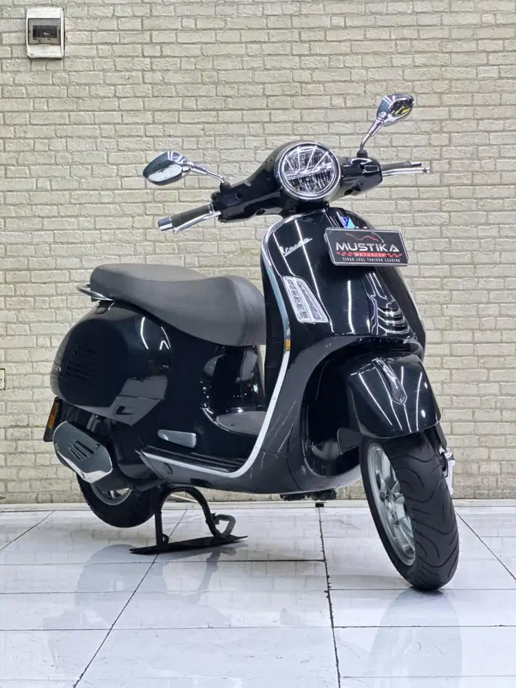 KASTA TERTINGGI‼️ Vespa GTS 150 ABS 2024 Black Likenew - Dava Mustika