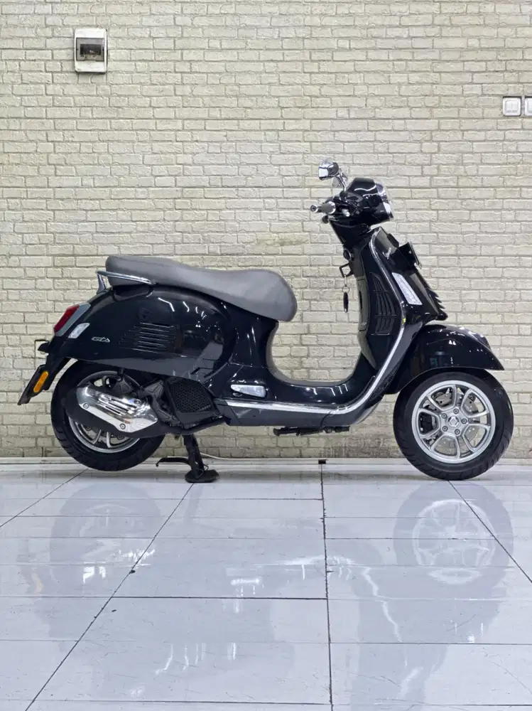 KASTA TERTINGGI‼️ Vespa GTS 150 ABS 2024 Keyless Black - mustika motor