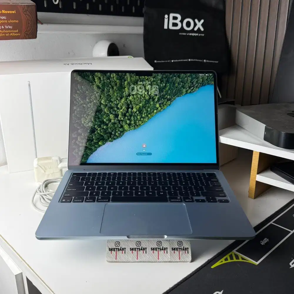 MacBook Air M4 16gb 256gb Sky Blue iBox Battery Health 93%