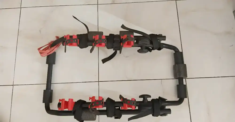 Gantungan sepeda di mobil mulus