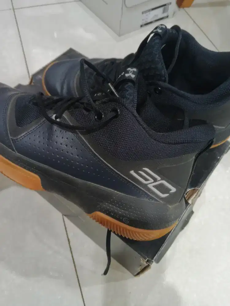 Dijual Sepatu Basket
