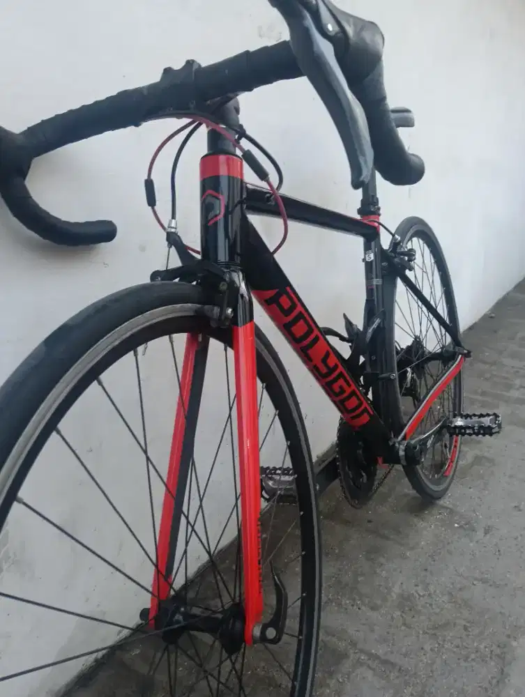 Dijual Sepeda ROAD BIKE Polygon Strattos S3 tahun 2019