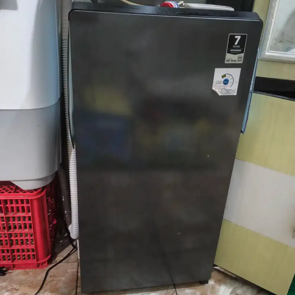 Dijual aja kulkas Aqua karna mau ganti ke 2 pintu pemakaian mei 2026