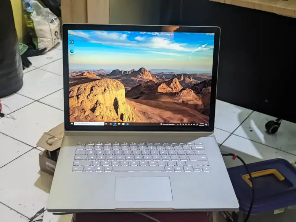 Microsoft Surface book 2 i7 Gen 8 Ram 16 GB SSD 1 TB GTX 1060 vram 6gb