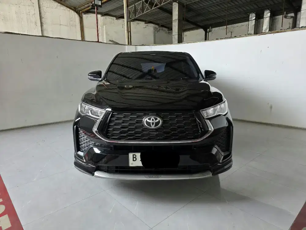 Toyota Innova Zenix V 2.0 Modelista  Hybrid AT 2023 Hitam Km 70rban