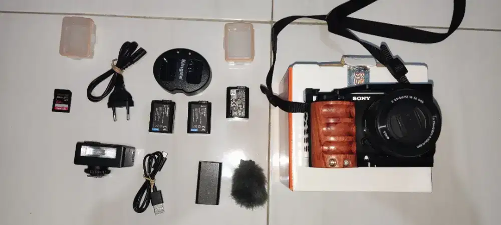 Sony Mirrorless ZV E10 full set + bonus