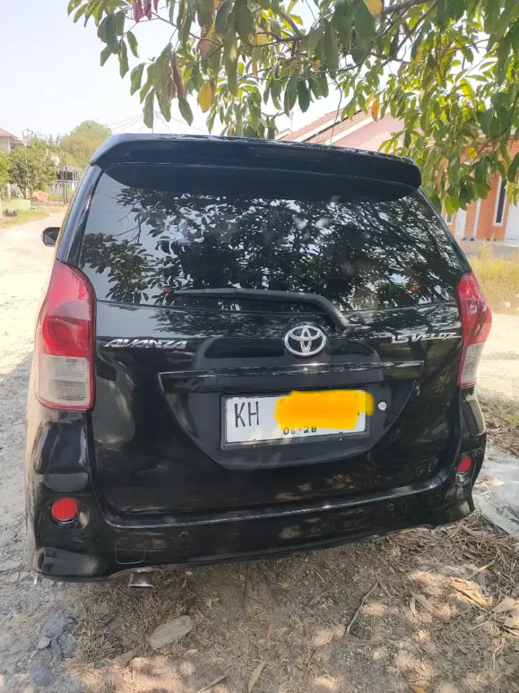 Avanza Veloz warna hitam plat KH