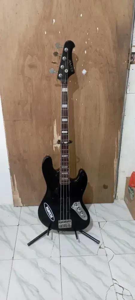 Bass Pasive CLIVE Jazz Bass, Pabrikan Samick