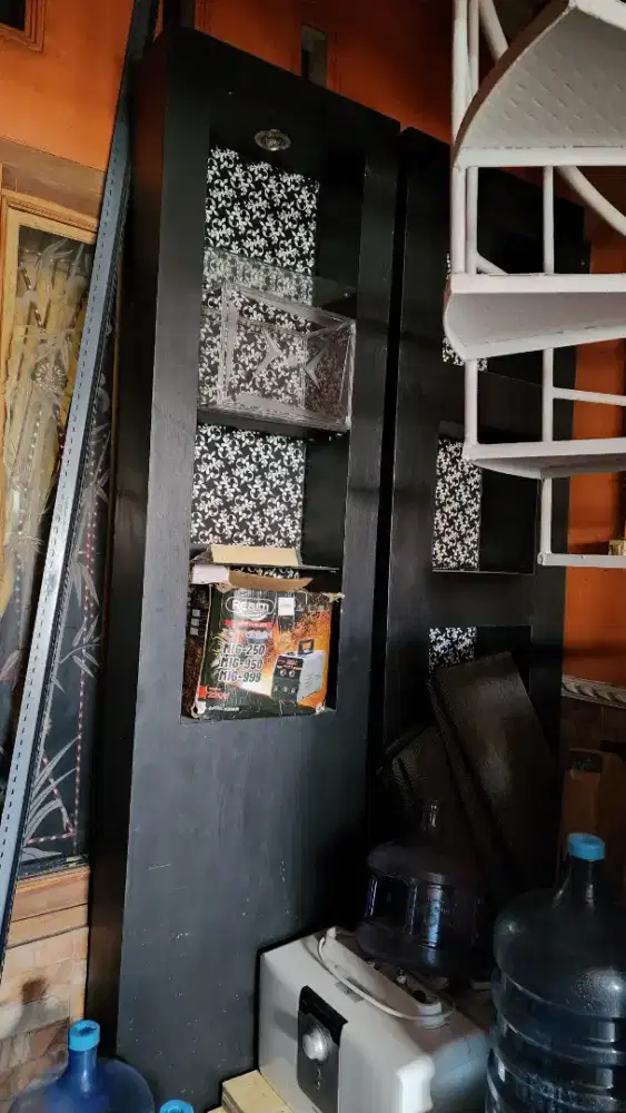 Rak display ada 2