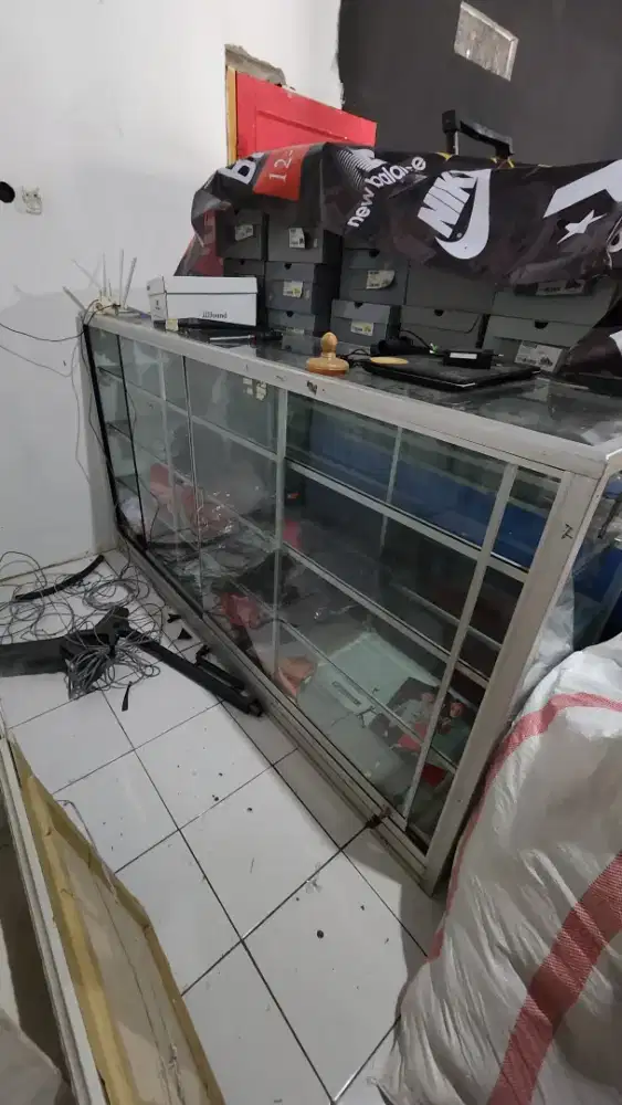 Etalase kaca & Rak kayu
