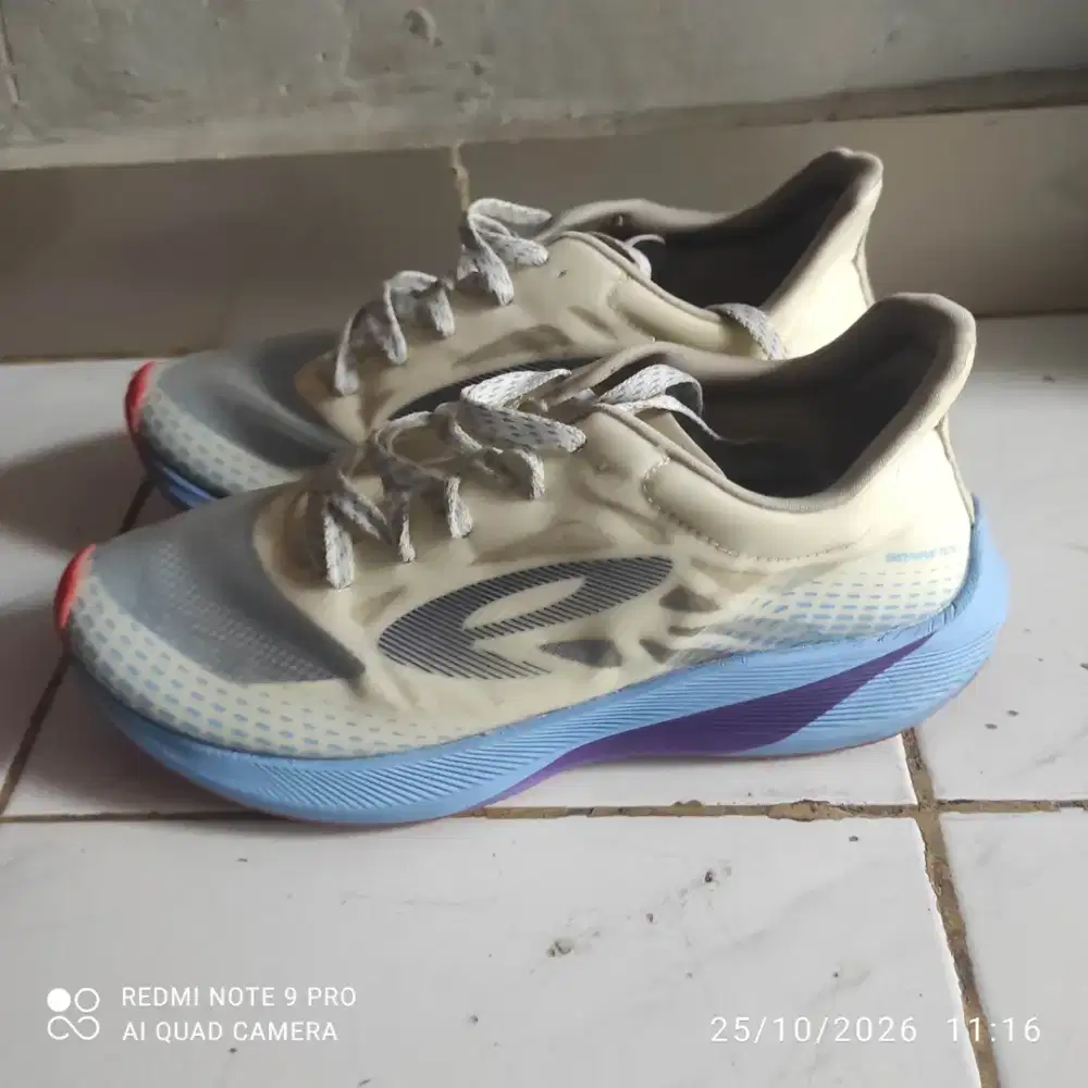 Sepatu Running 910 (nineten)