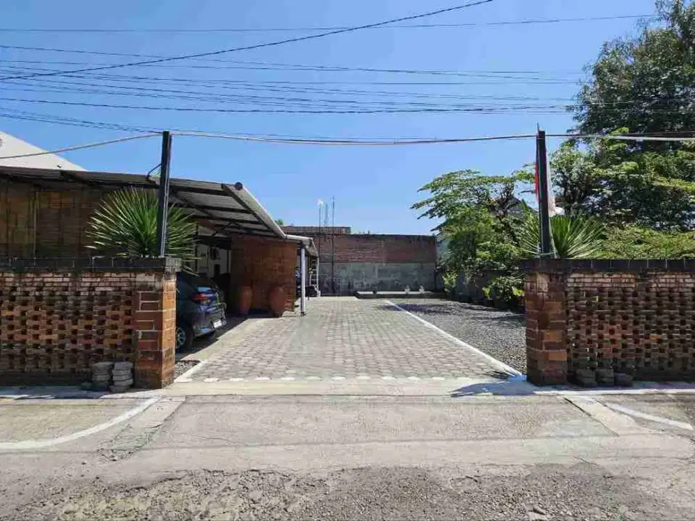 Rumah Nyaman Halaman Luas di Banyuagung Solo Kota