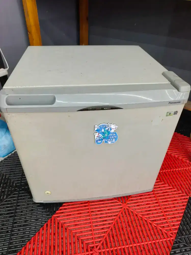 Dijual Kulkas Mini Panasonic 
Kondisi Normal