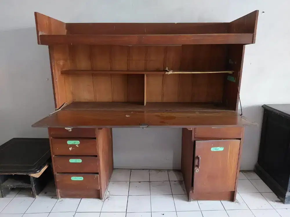 Meja belajar kayu solid