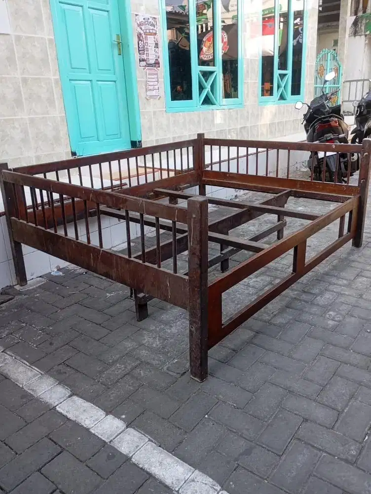 DIPAN KASUR JATI 160 x 200