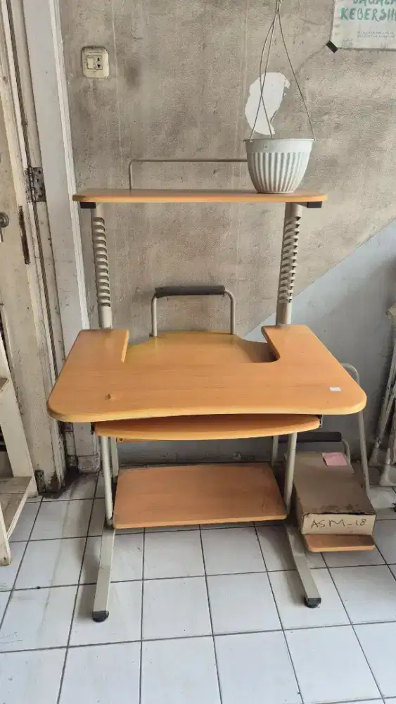 Meja belajar anak