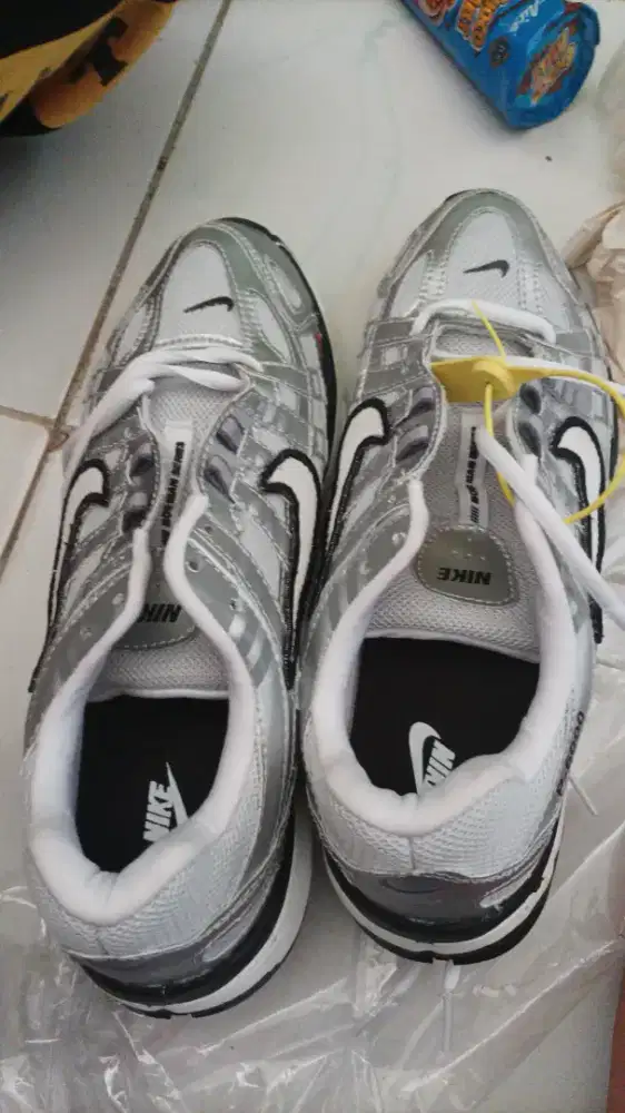 Sepatu nike p6000 baru beli ukuran 43