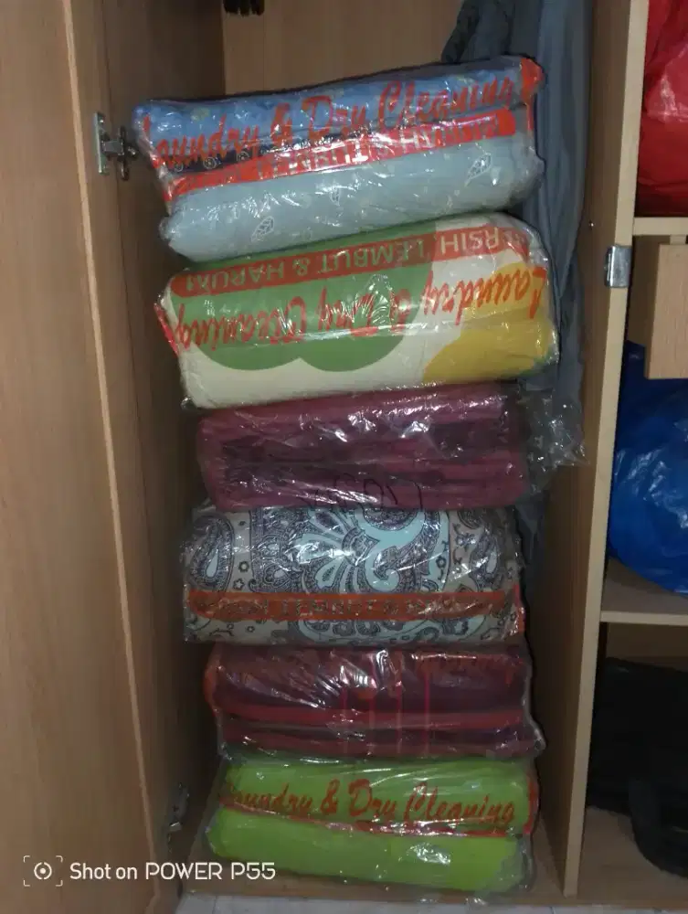 jual bed cover bekas masih bagus dan bersih ukuran 160x200 plus sprei