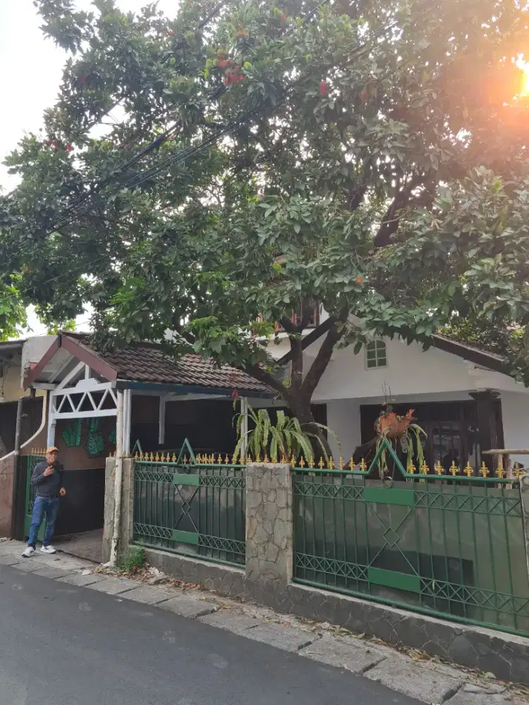 Disewakan Rumah nyaman adem deket jalan raya ceger