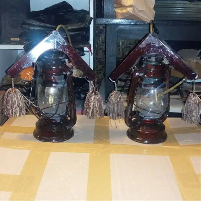 Set 2 Lampu Badai Vintage Klasik