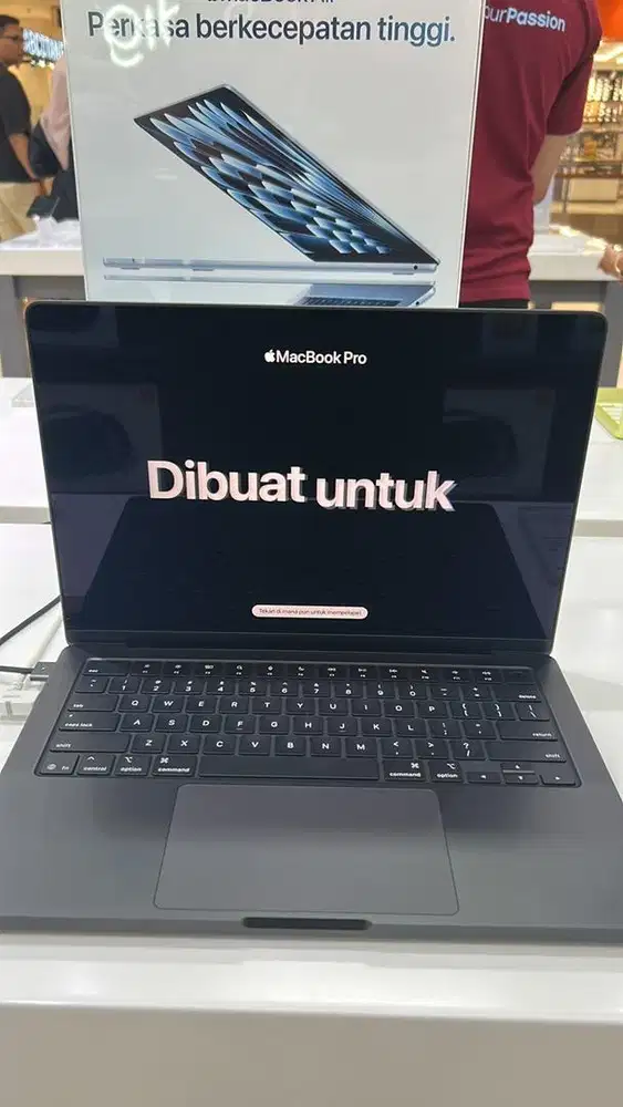 macbook pro (14inci) bisa melayani home credit