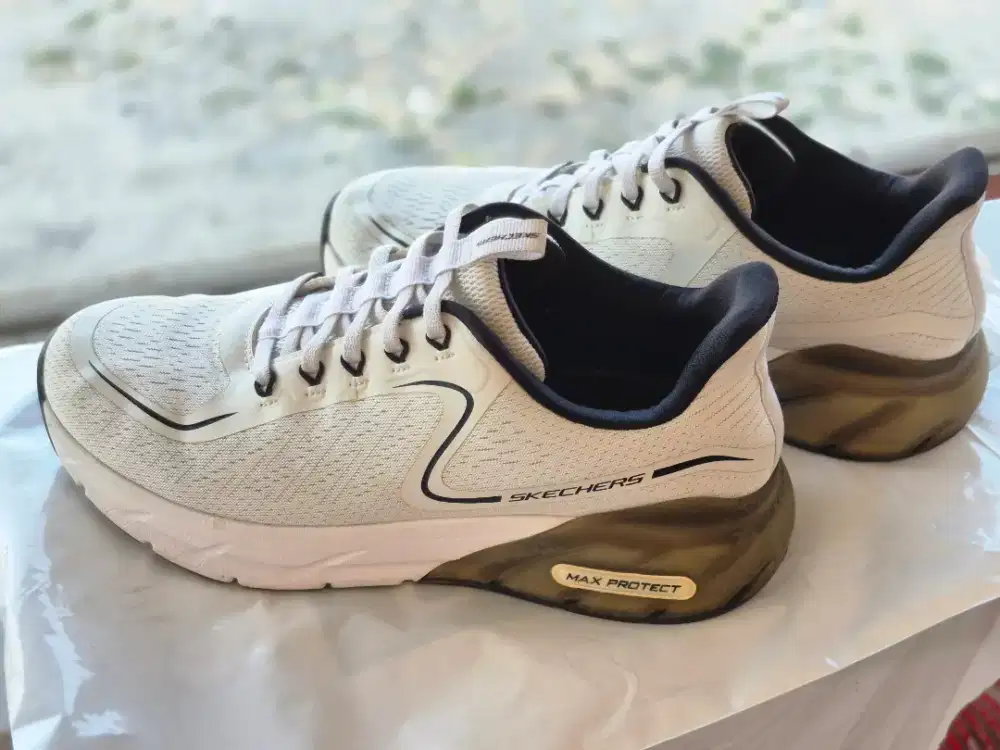 Sepatu skechers zize 42