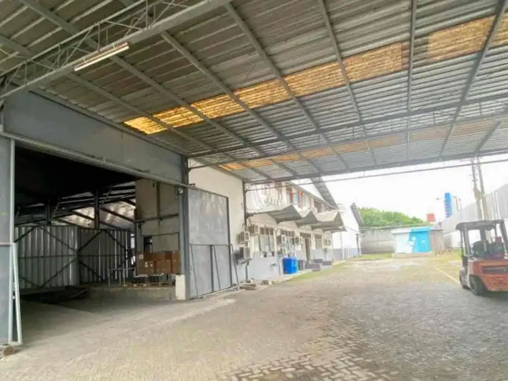 Dijual / Disewa Gudang Dekat Tol Cikarang Barat — Loading Dock di Setiap Gedung
