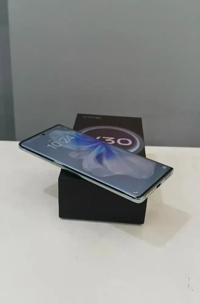 Vivo V30 8/256,seken like new,belum pernah bongkar,fulset,no minus