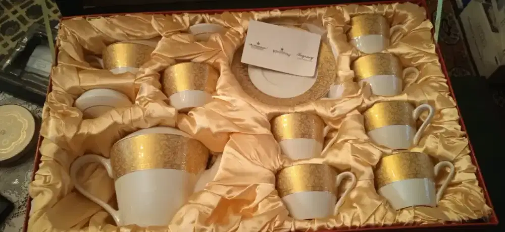 Tea Set Westminster Fine Porcelain Motif Emas Baru
