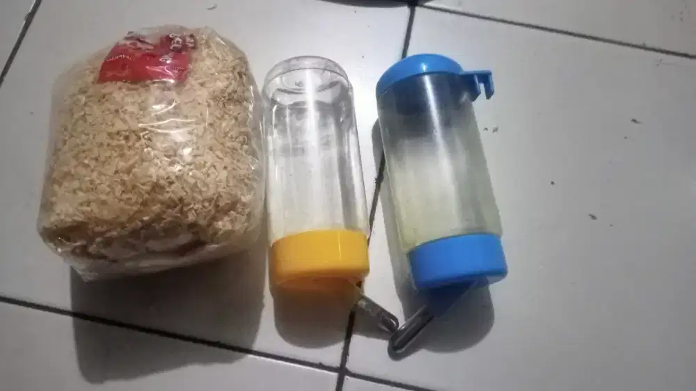 Gratis serbuk dan tempat minum