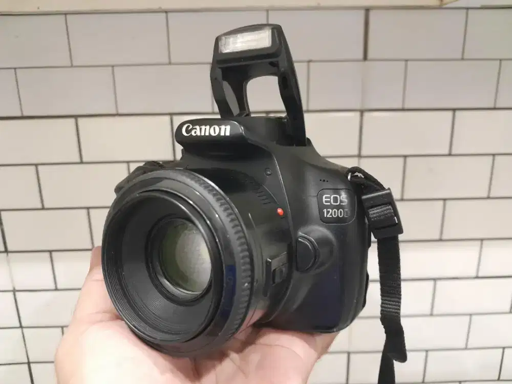 Kamera Canon DSLR 1200D Lensa Fix 50mm