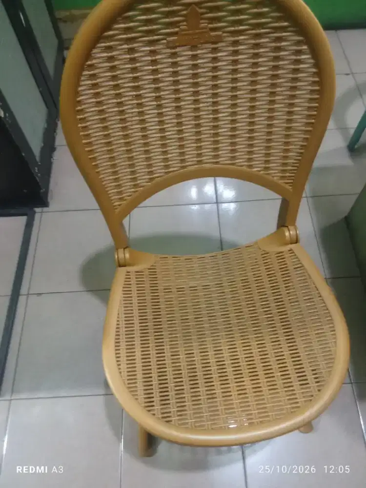 Kursi lipat plastik