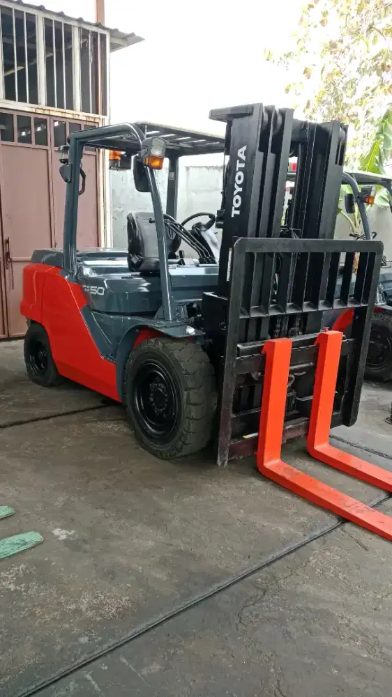 Forklift Toyota 5 Ton, Three lift