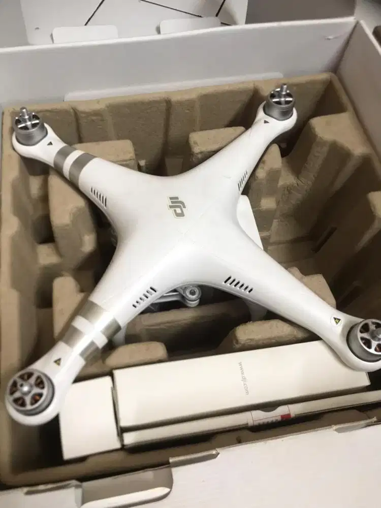 Drone dji phantom 3 apa adanya