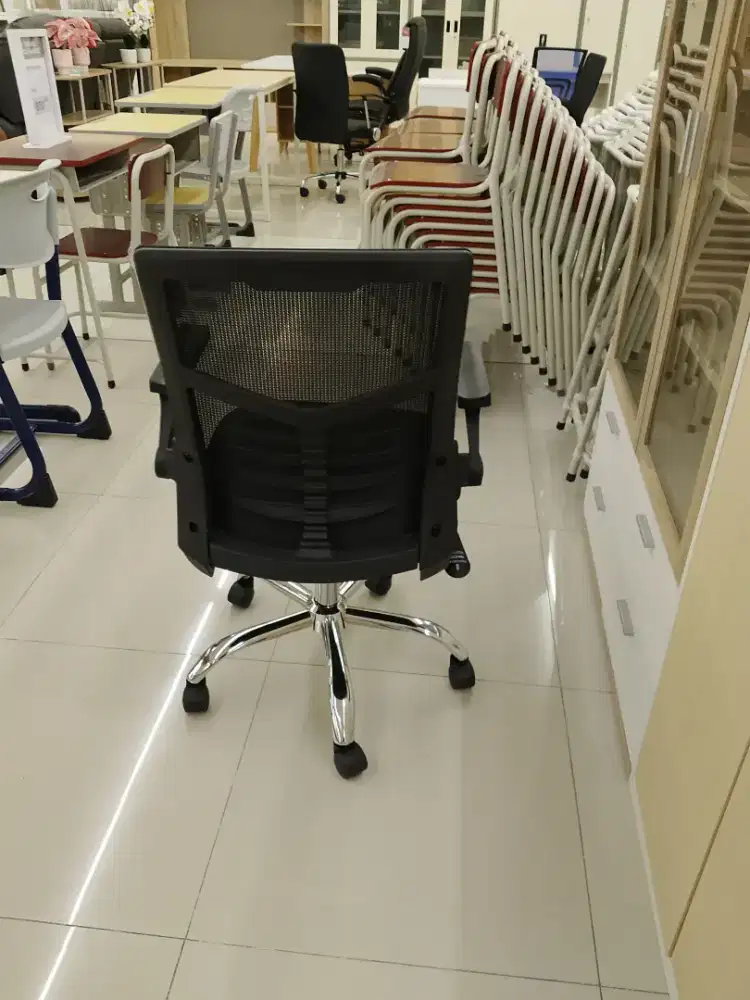 Kursi kantor minimalis