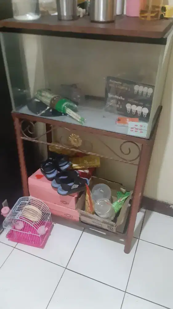 Jual Aquarium dan meja nya murah