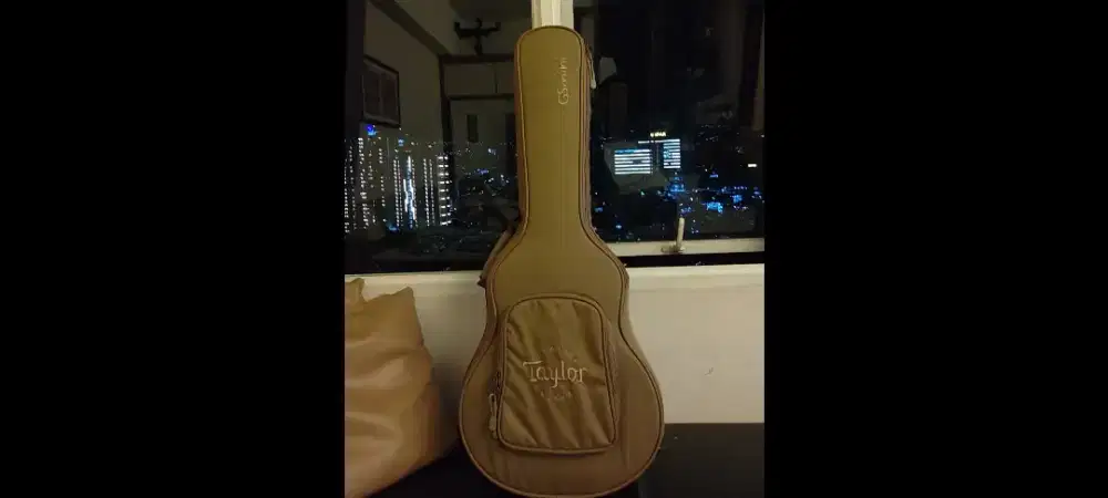 Taylor GS Mini-e LTD in Shaded Edge Burst made in Mexico