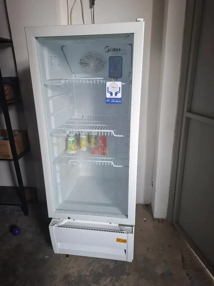 Showcase chiller midea