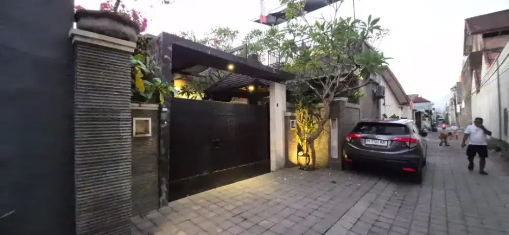 Rumah Minimalis Modern, Dominan Batu Alam, Lokasi strategis)