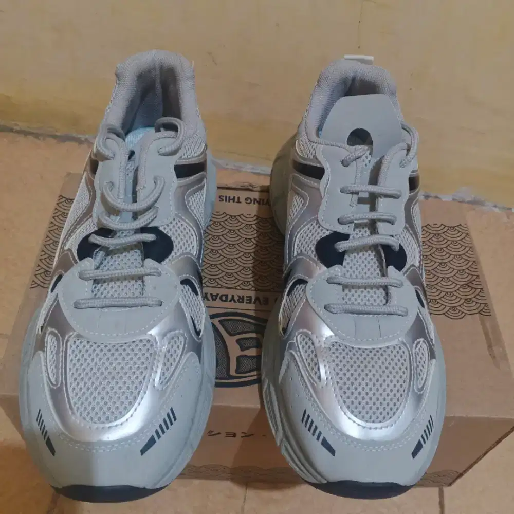 Sepatu safety dan running murah