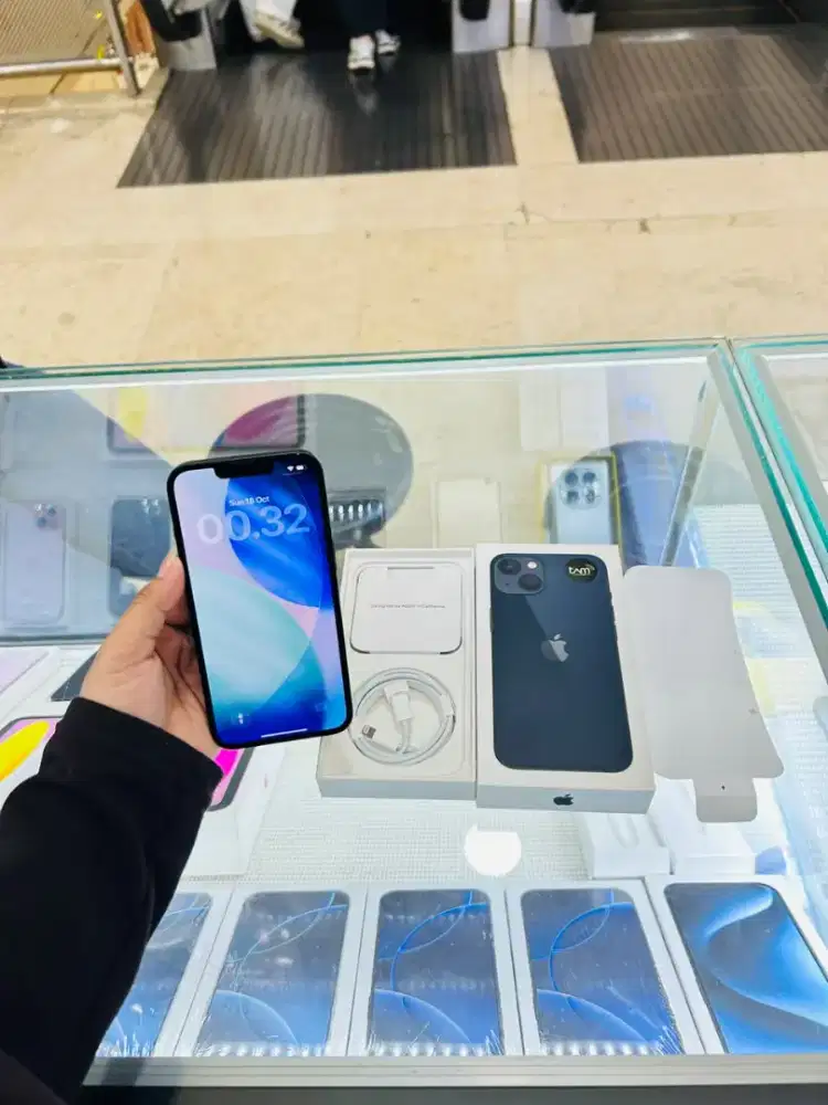 iPhone 13 128GB Midnight Resmi iBox PA/A  BH 91% ex iBox Fullset