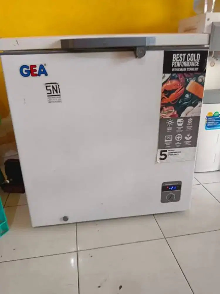 Frezer Gea kapasitas 210 liter , 2 juta nego sampe dapet